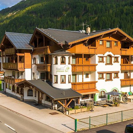 Hotel Zum Gruenen Tor Tux Extérieur photo