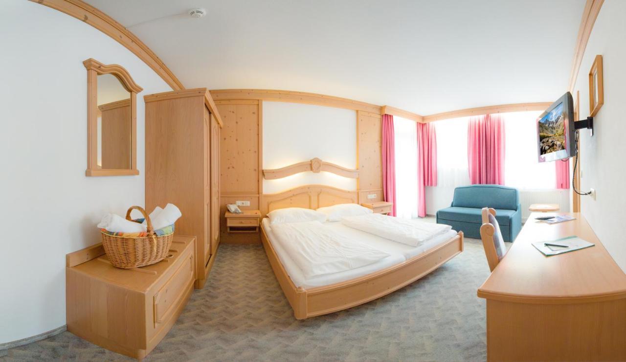 Hotel Zum Gruenen Tor Tux Extérieur photo