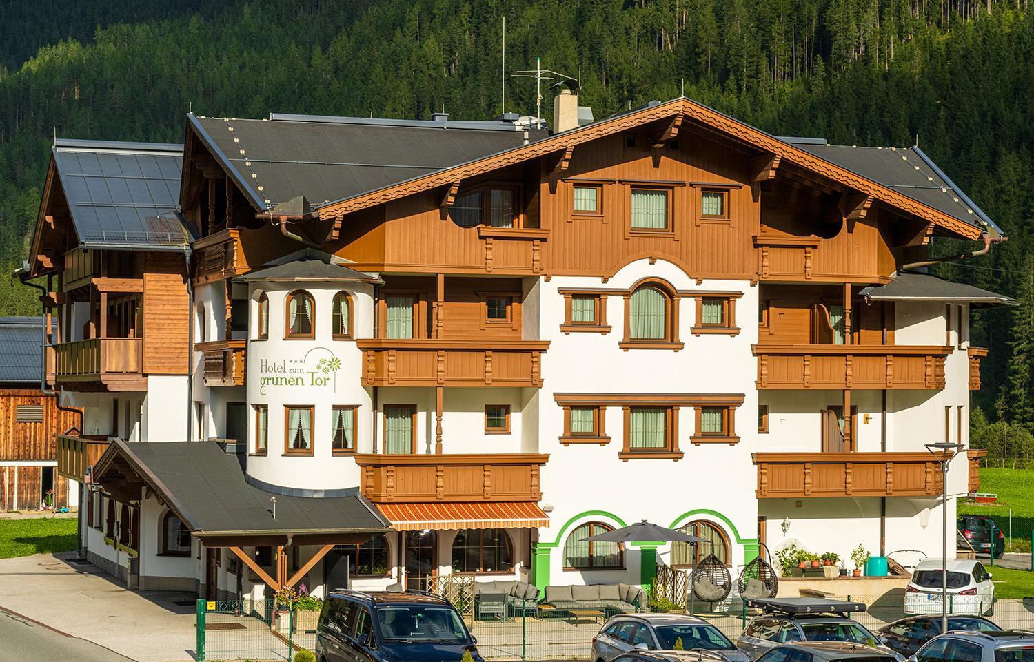 Hotel Zum Gruenen Tor Tux Extérieur photo