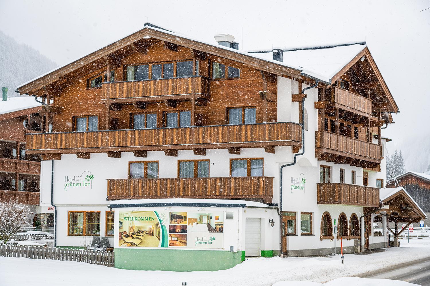 Hotel Zum Gruenen Tor Tux Extérieur photo