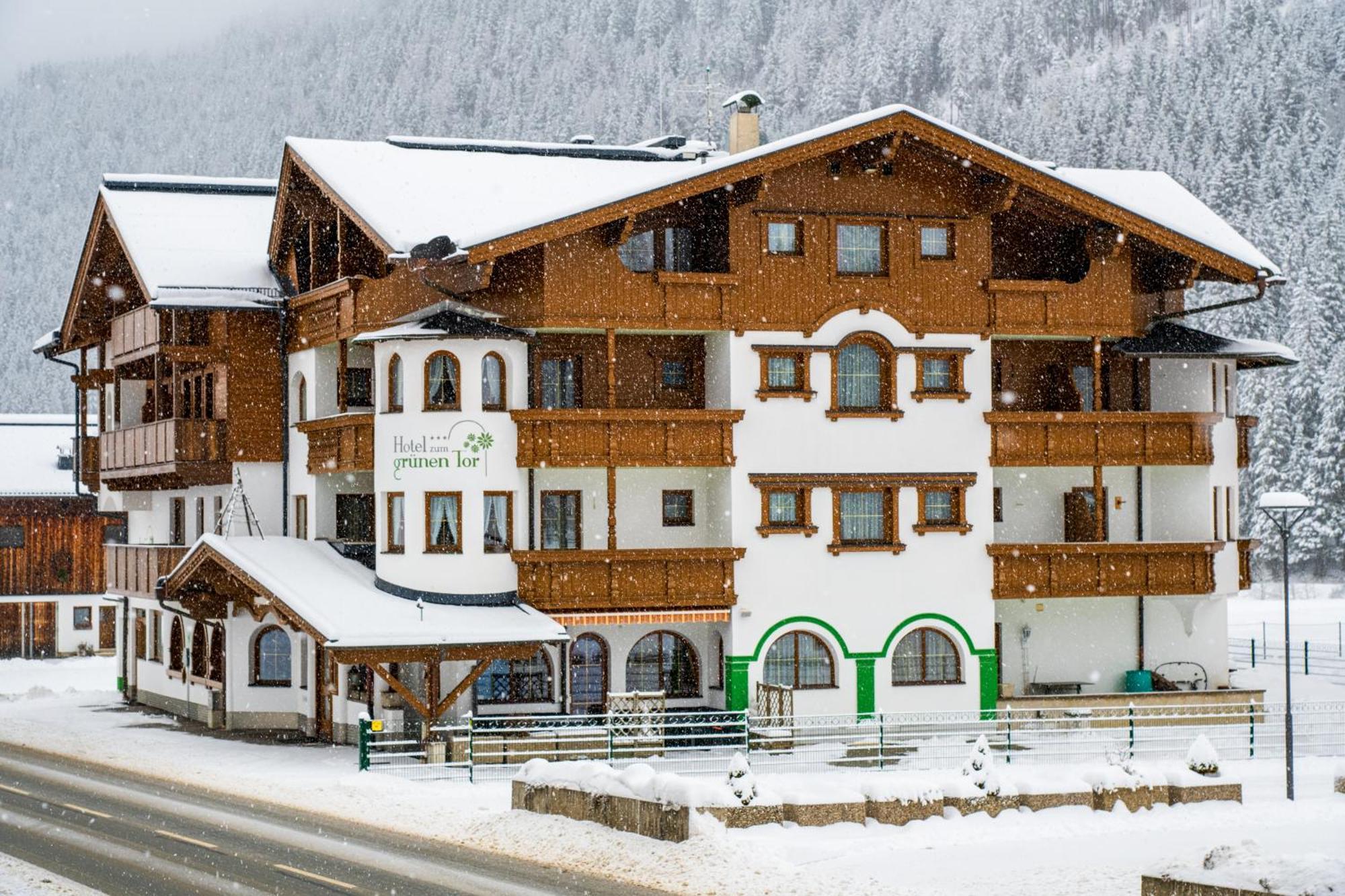 Hotel Zum Gruenen Tor Tux Extérieur photo