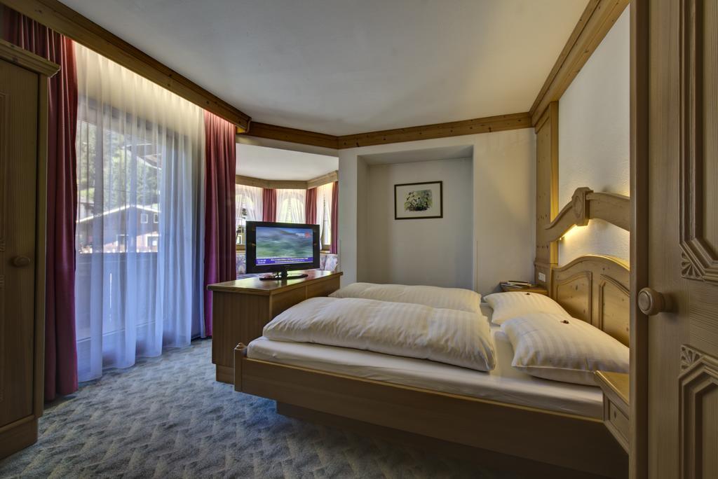 Hotel Zum Gruenen Tor Tux Extérieur photo