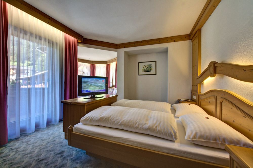 Hotel Zum Gruenen Tor Tux Extérieur photo