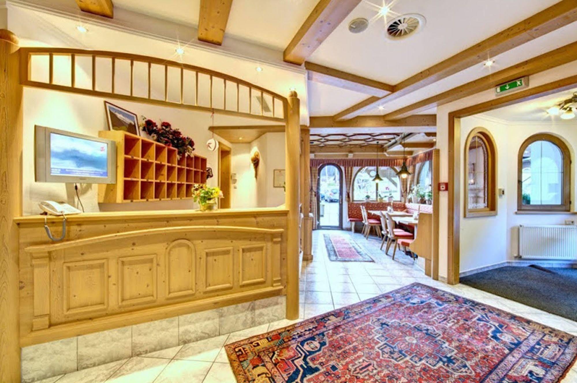 Hotel Zum Gruenen Tor Tux Extérieur photo