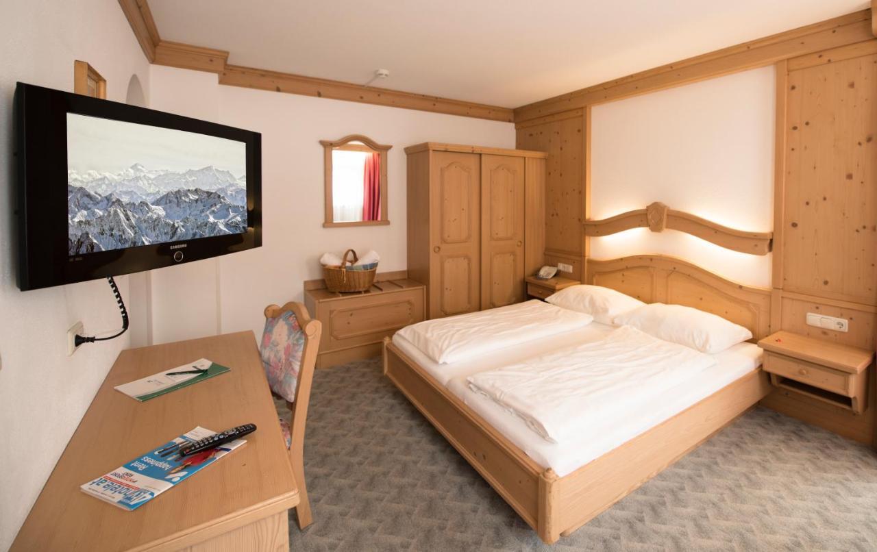 Hotel Zum Gruenen Tor Tux Extérieur photo