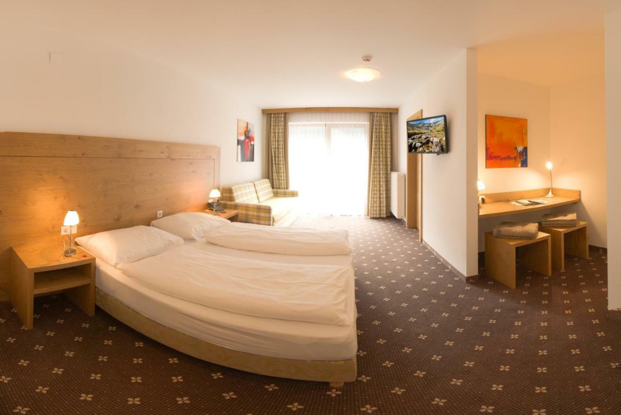 Hotel Zum Gruenen Tor Tux Extérieur photo